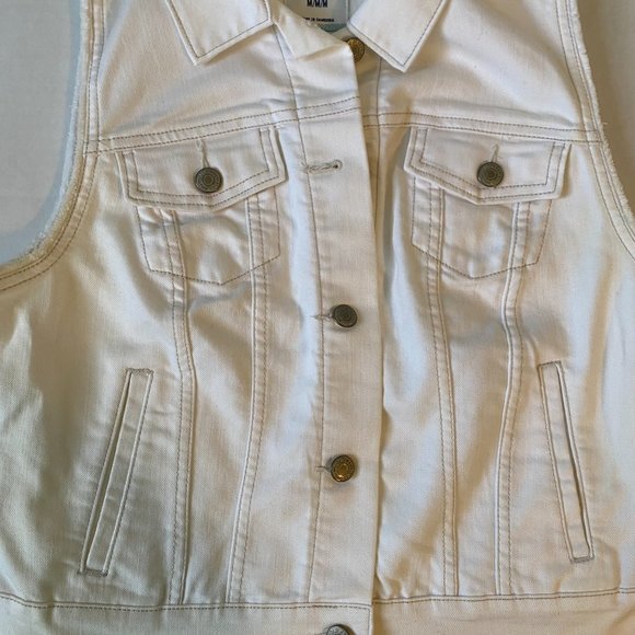 Old Navy White Sleeveless Denim Jacket - Picture 2 of 6